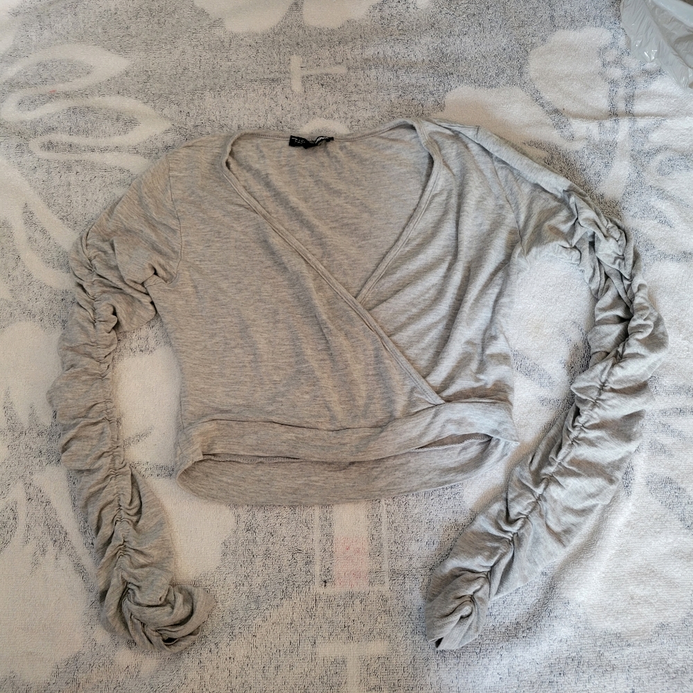 Raunched Sleeve Crop Top